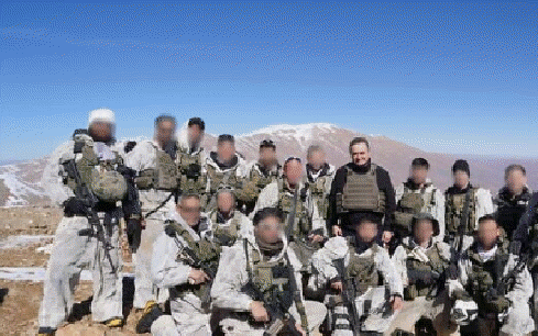 El ministro de Defensa, Israel Katz, se re�ne con tropas de la Unidad Alpinista en la cima del Monte Herm�n, Siria, el 28 de enero de 2025. (Ariel Hermoni/Ministerio de Defensa)